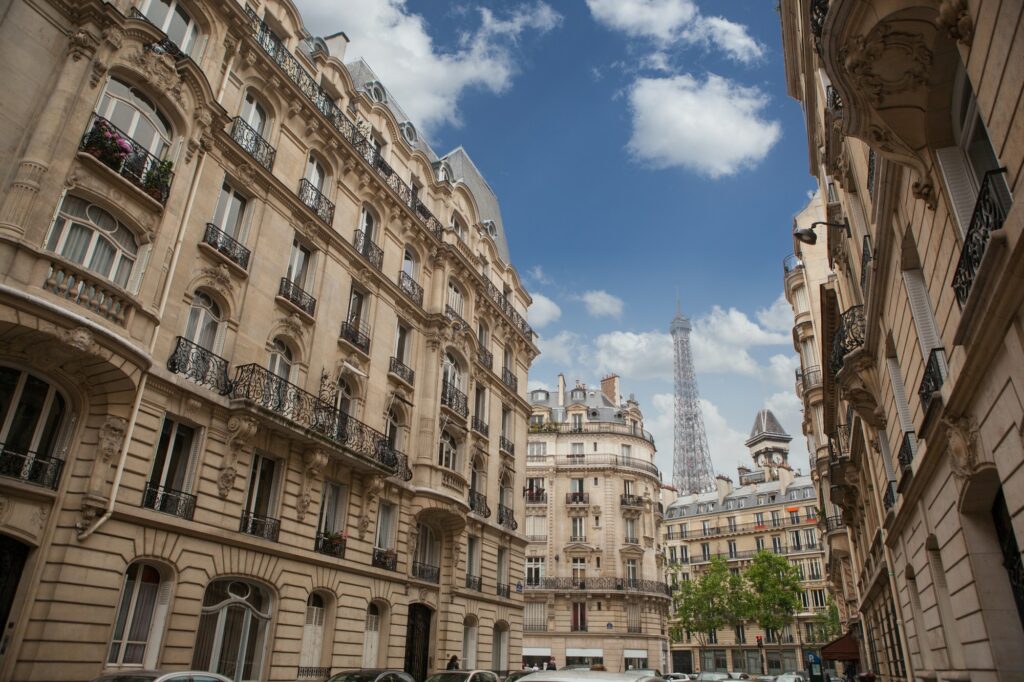 Housing in Paris near Eiffel Tower